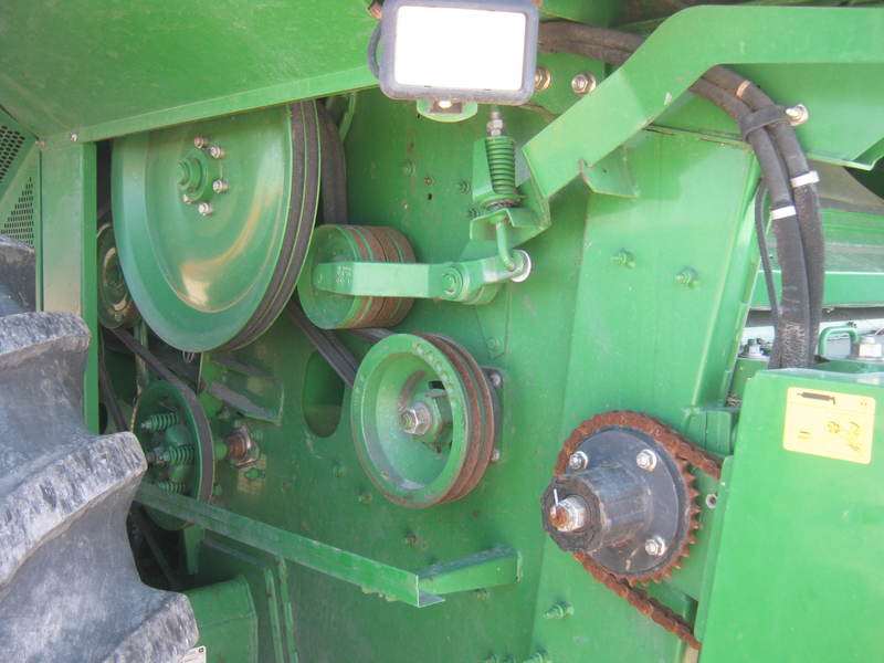 Combines & Harvesting Equipment  John Deere 9650 STS Combine Photo